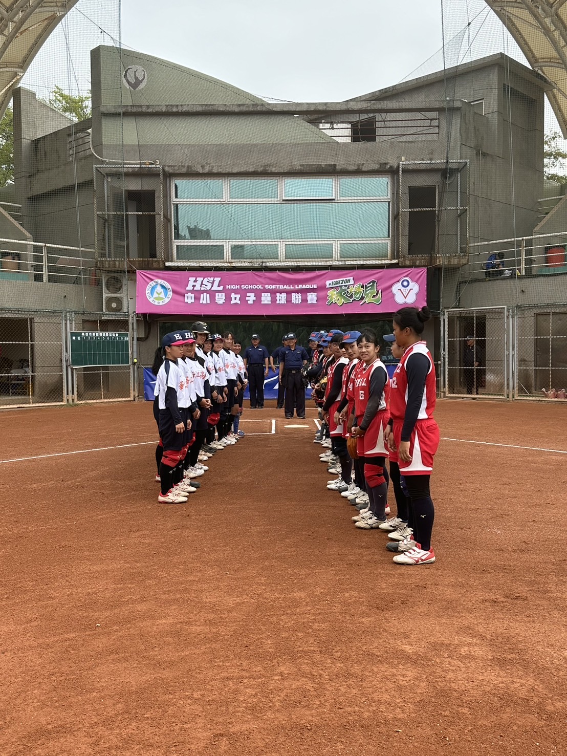 女子壘球隊參加「112學年度中小學女子壘球聯賽，榮獲第八名(4)！